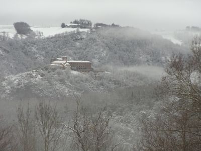 Le prieuré sous la neige vue de la grèze du tarn